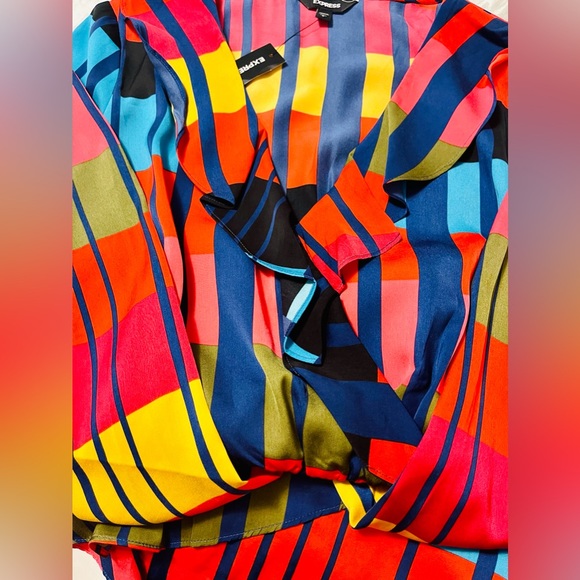 Express V-neck multi color, ruffle, long sleeve dress. - Picture 6 of 7